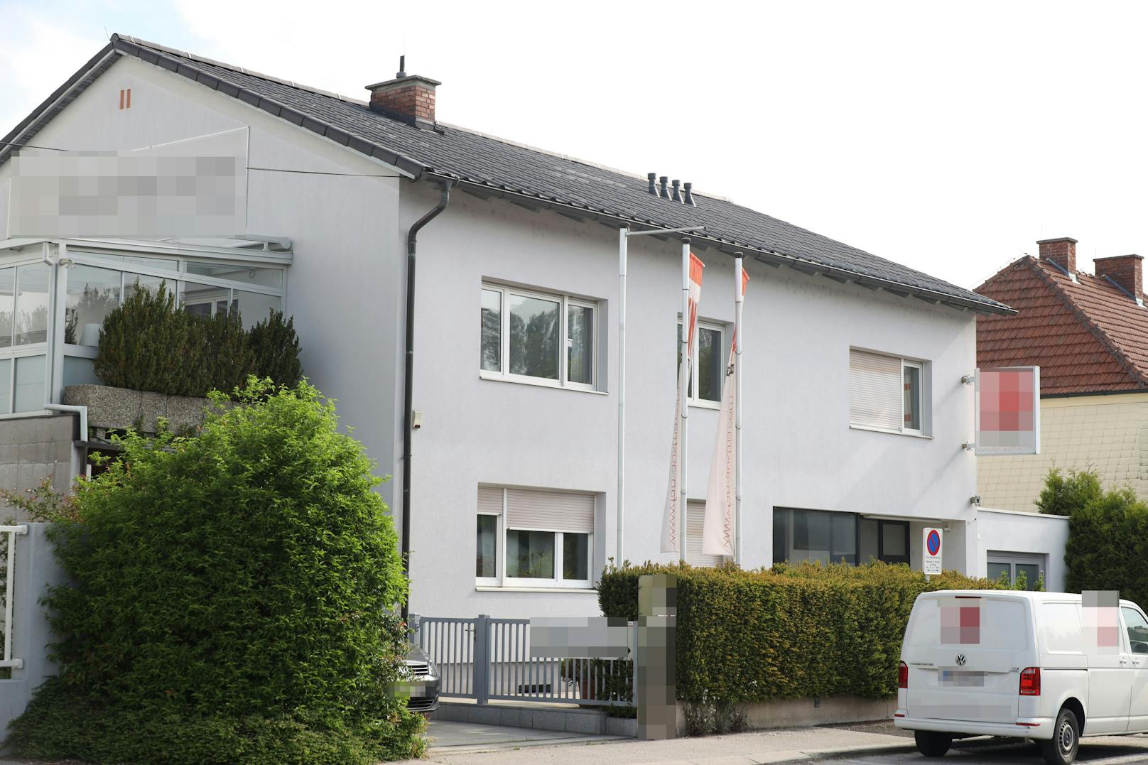 Drama in Oberösterreich! Die Polizei fand in einer Wohnung in Wels eine tote Frau – neben der Leiche der 39-Jährigen saß ihre kleine Tochter.