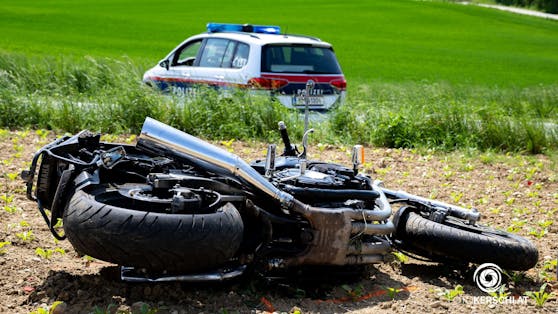 Bei einem Überholmanöver im Bezirk Linz-Land ist ein 52-jähriger Motorradfahrer tödlich verletzt worden.