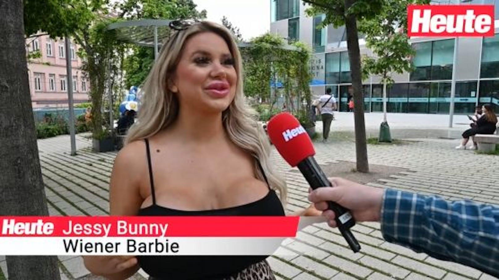 Wiener Barbie: "Werde wegen meiner Brüste diskriminiert"