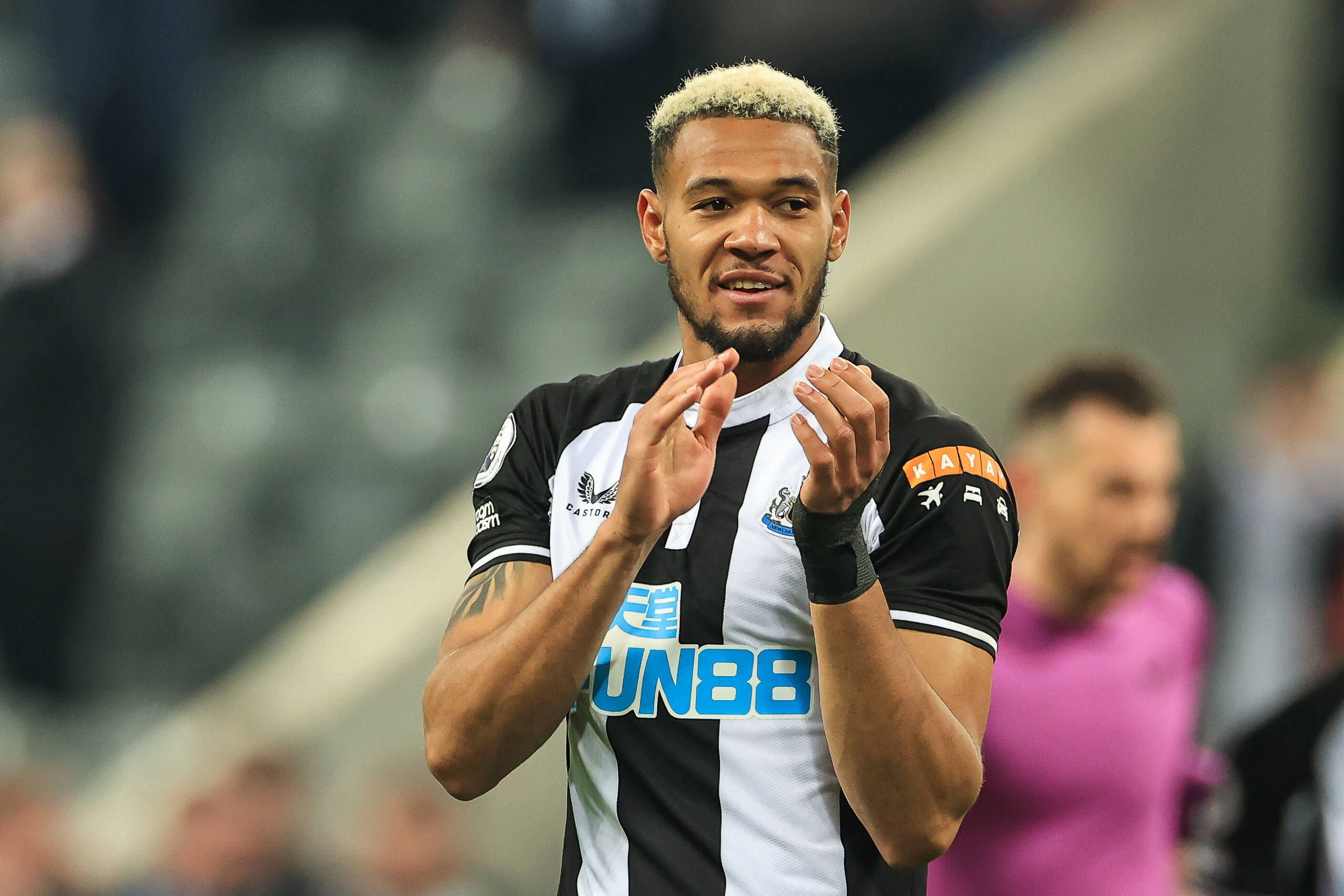 Ex-Rapidler Joelinton im Heimtrikot von Newcastle United. 