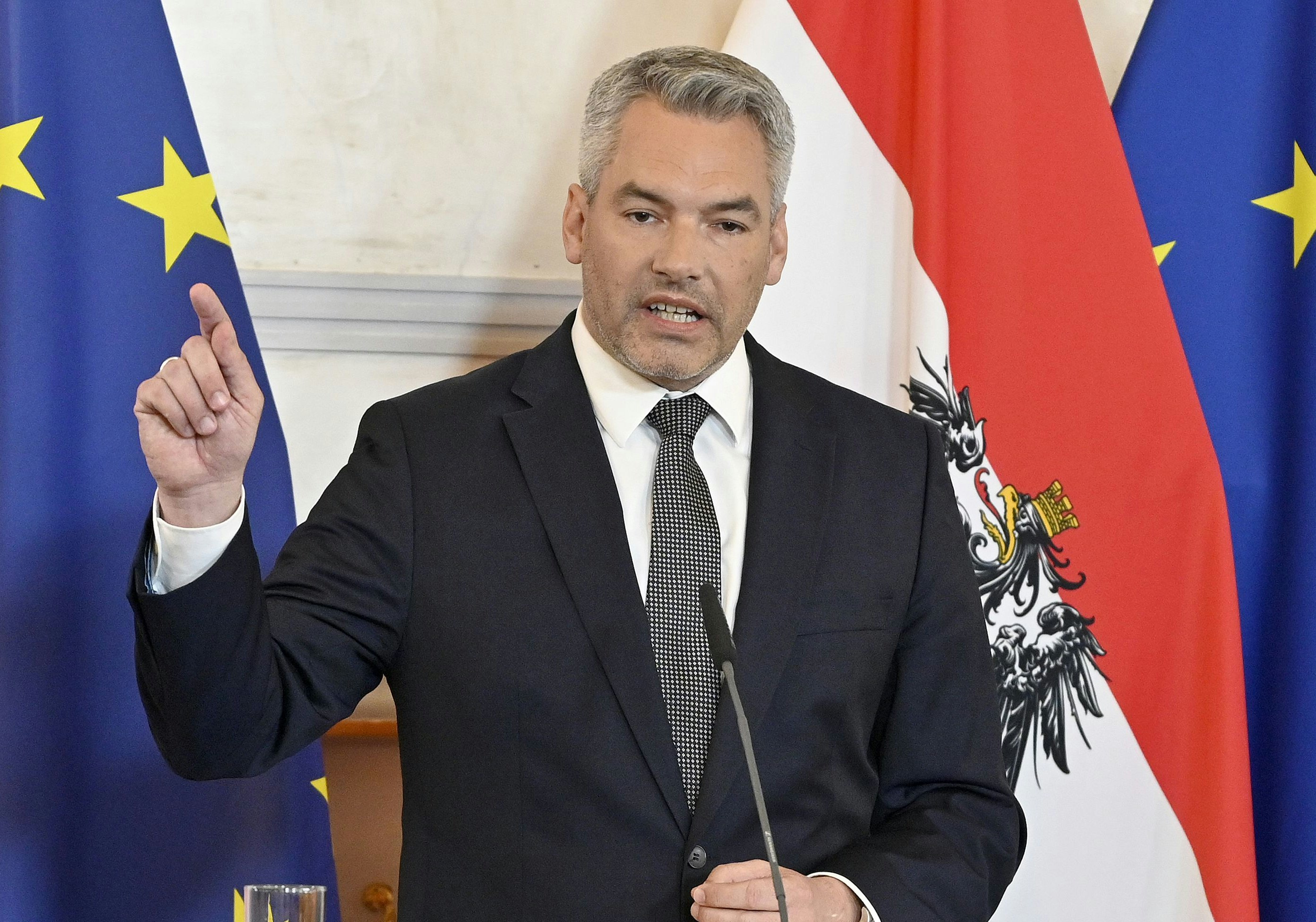 Download von www.picturedesk.com am 13.05.2022 (07:30).  ABD0015_20220508 - WIEN - ÖSTERREICH: Bundeskanzler Karl Nehammer (ÖVP) anl. eines - Gedenken an die Befreiung vom Nationalsozialismus und an die Beendigung des Zweiten Weltkrieges in Europa am Sonntag 08. Mai 2022 im Bundeskanzleramt in Wien. - FOTO: APA/HANS PUNZ - 20220508_PD3132 - Rechteinfo: Rights Managed (RM)