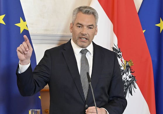 Kanzler Karl Nehammer droht jetzt offen dem Russen-Energierisen Gazprom. 