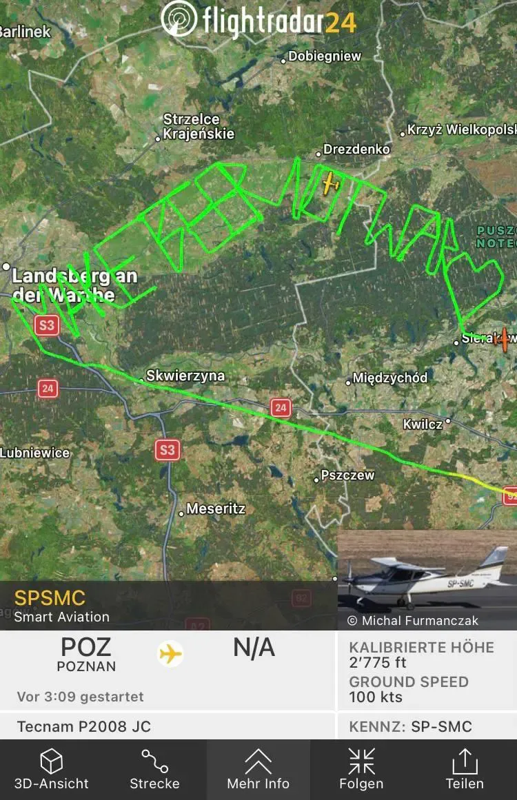 In Polen ist der Pilot eines Ultraleichtflugzeuges eine kuriose Route geflogen. 