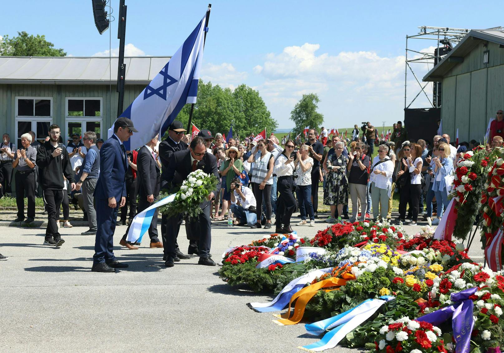 Teilnehmer der Israelischen Delegation bei den Feierlichkeiten anl. des 77. Jahrestages der Befreiung des KZ Mauthausen am Sonntag.