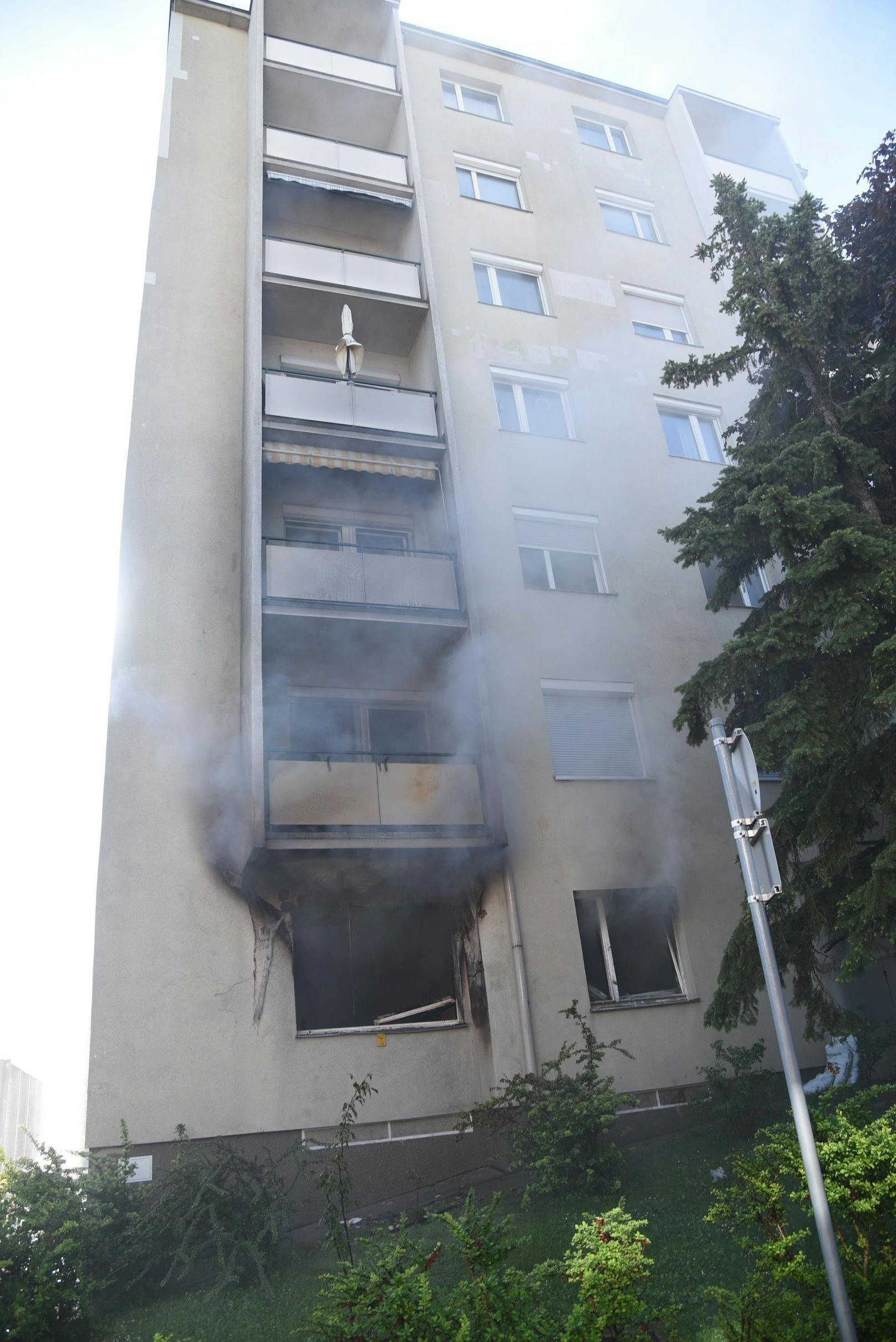 In einem Mehrparteienhaus kam es zu einem Wohnungsbrand.