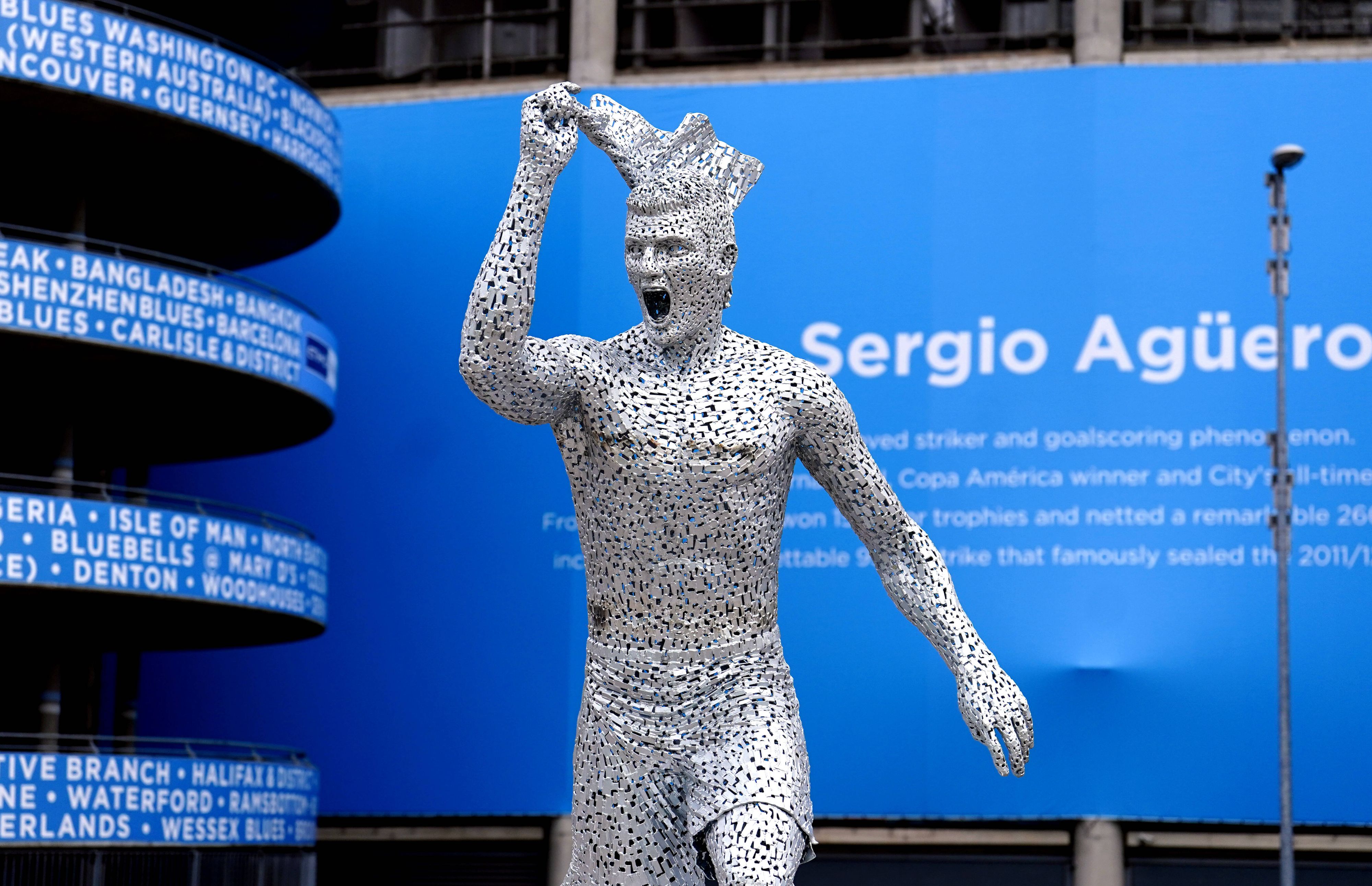 Diese Statue soll Sergio Agüero darstellen. 