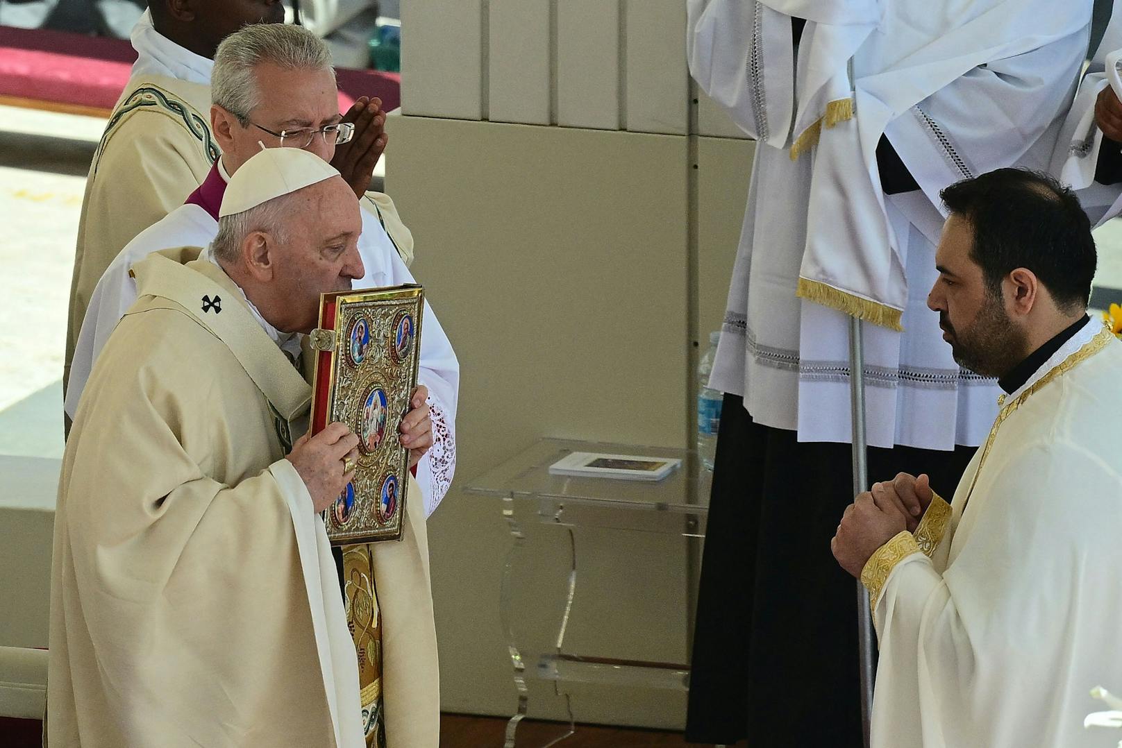 Tausende wohnten jener Zeremonie bei, bei der Papst Franziskus die Heiligsprechung von zehn Personen bestätigte. 