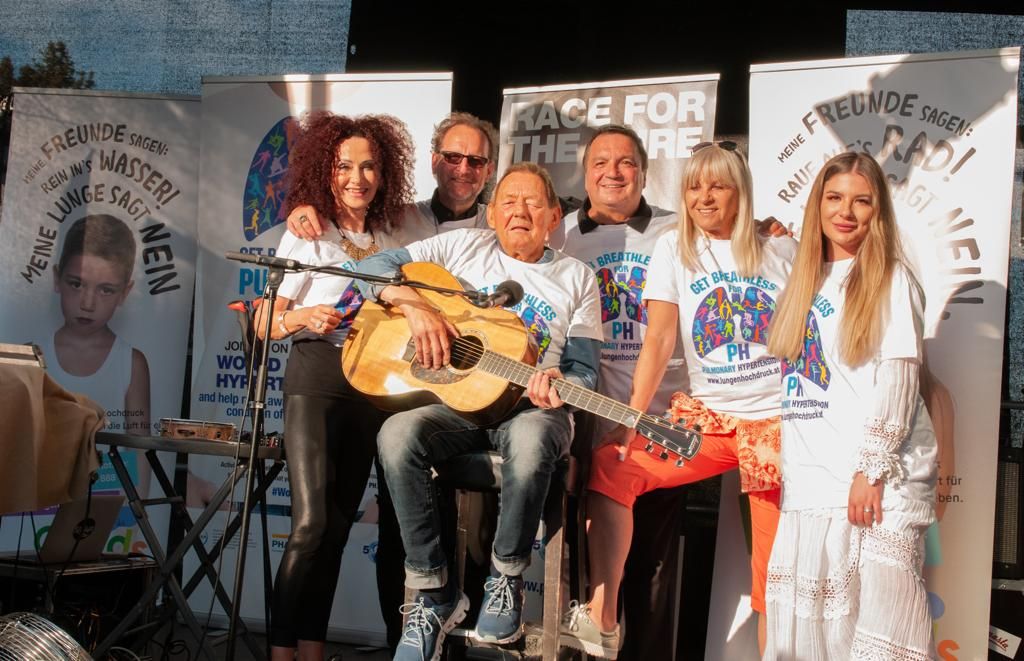 Gerry Fischer (Mitte), Tochter Maleen (rechts) mit Mausi Lugner, Ferdinand Fischer, Wolfgang Ambros, Andrea Fendrich