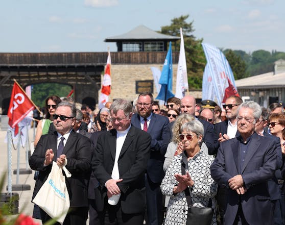 Michael Chalupka, Bishop of the Evangelical Church, Manfred Scheuer, Bishop of the Diocese of Linz, Margit Fischer and former Federal President Heinz Fischer at the celebrations of the 77th anniversary of the liberation of the Mauthausen concentration camp.