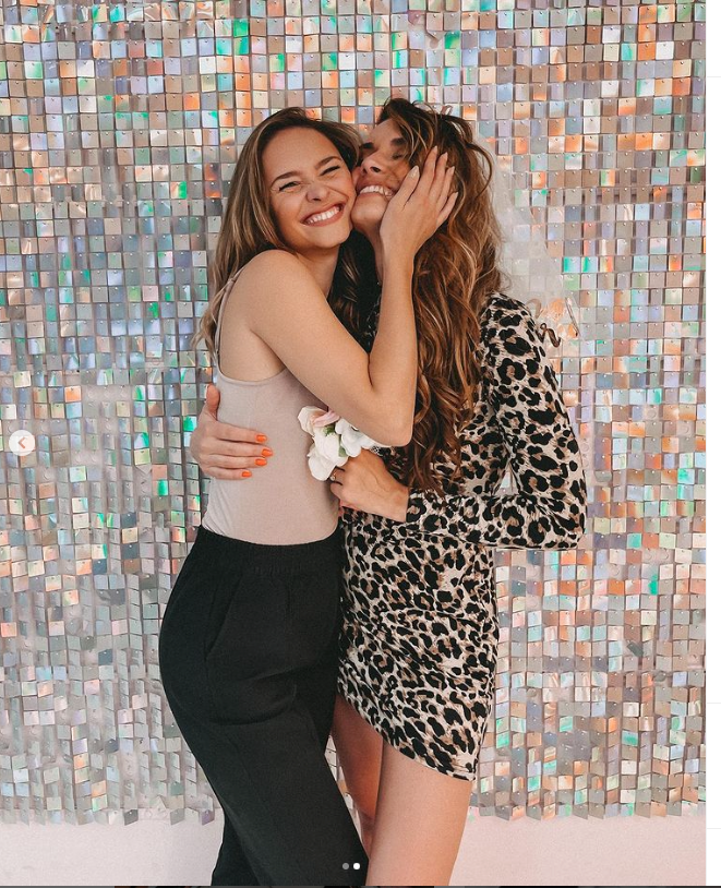 Julia Furdea mit Kimberly Budinsky