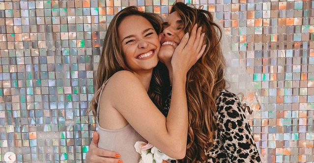 Julia Furdea mit Kimberly Budinsky