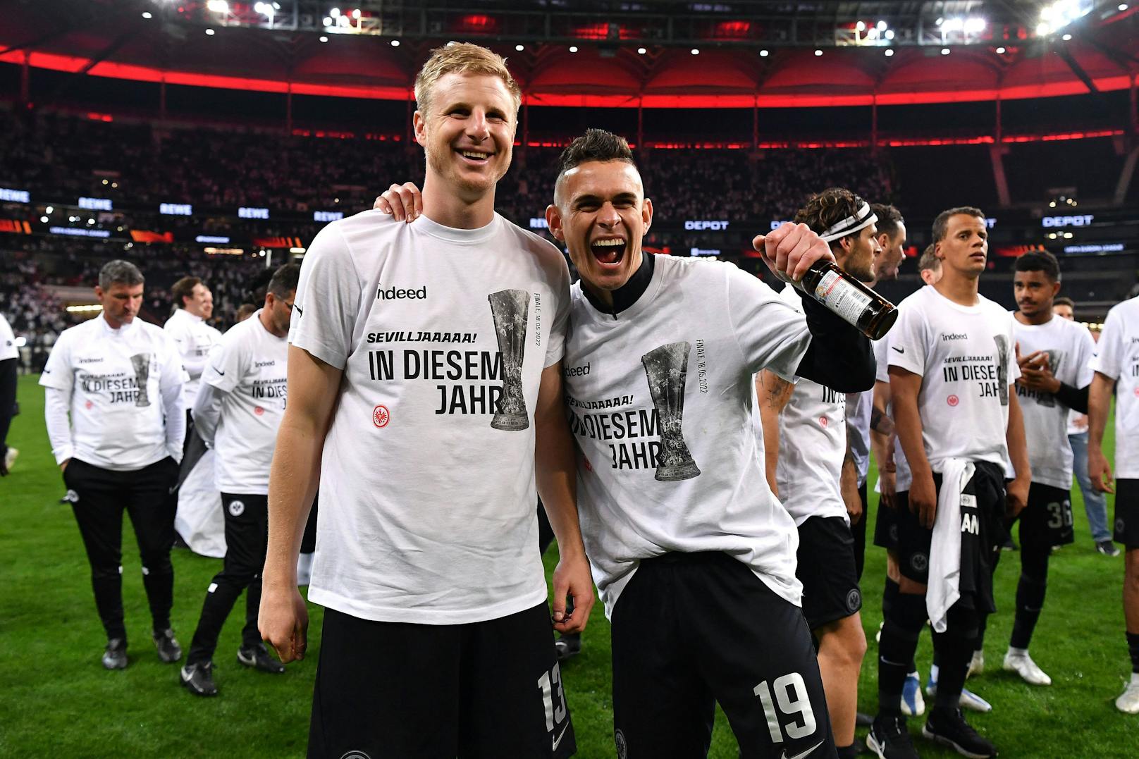 Martin Hinteregger und seine Kollegen feierten nach dem Aufstieg gegen West Ham United den Finaleinzug.