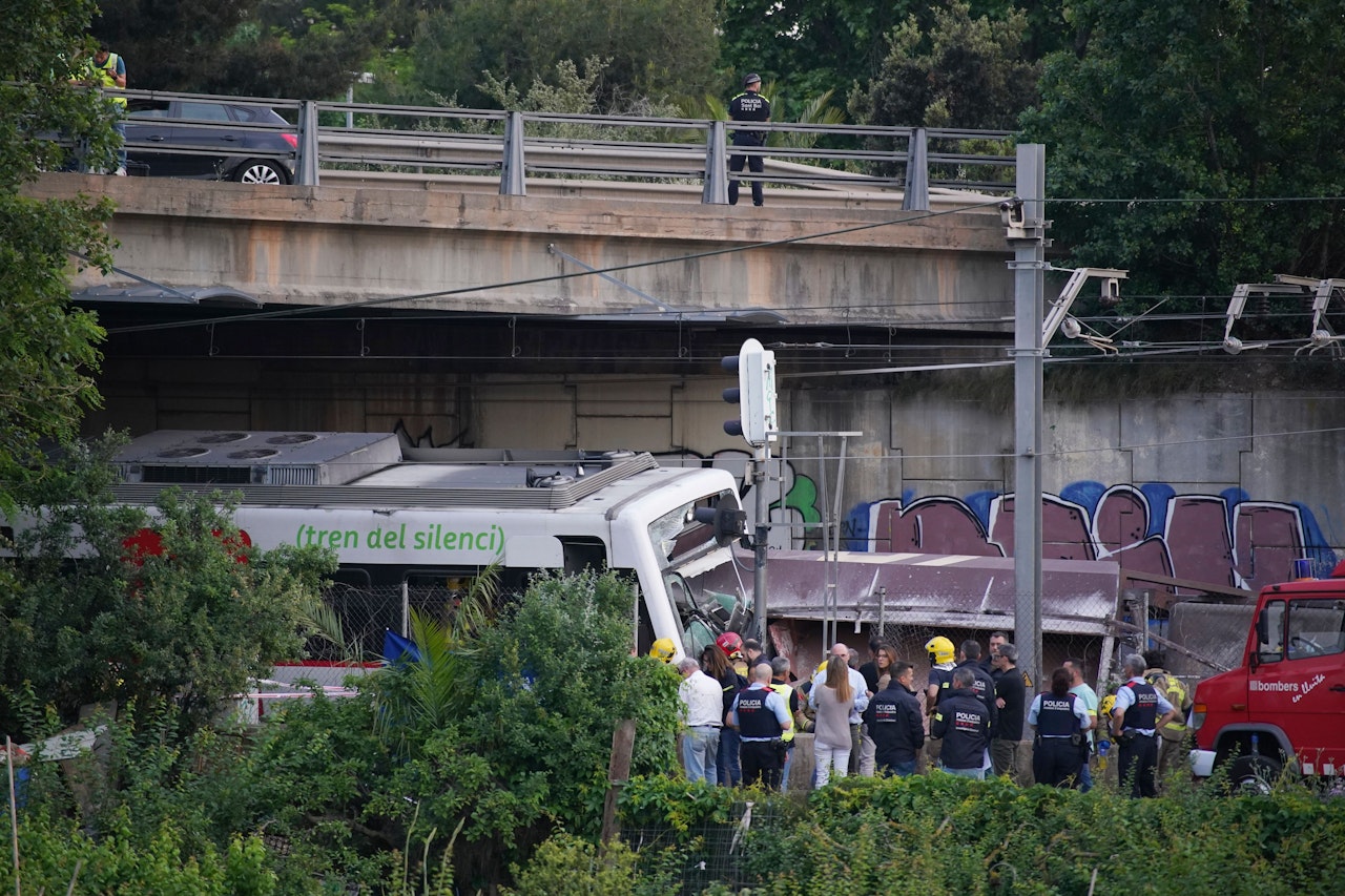 Schweres Zugunglück in Barcelona Lokführer tot Welt heute.at
