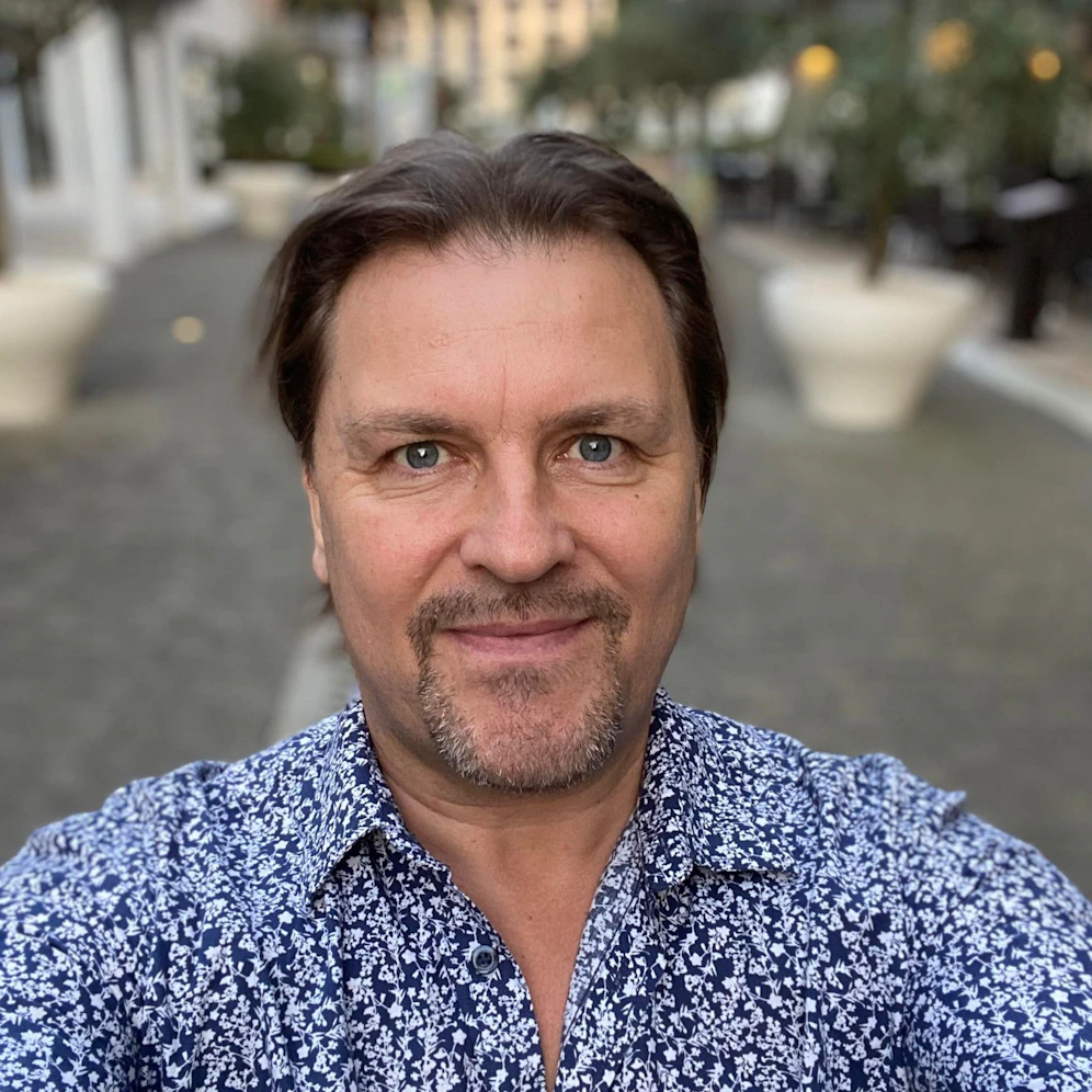 Herbert Schnalzer erlebte harte Abstürze. Nun ist er als größter Podcaster des Landes erfolgreich.