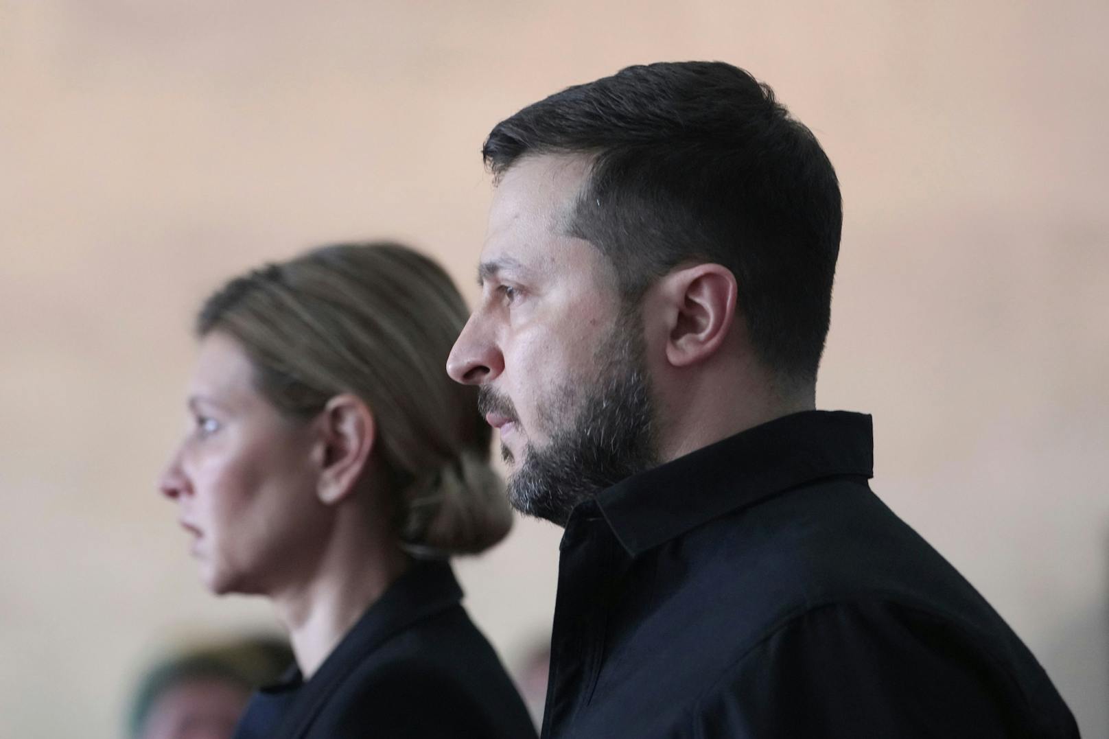 Wolodimir Selenski und seine Frau Olena bei der Beerdigung von Leonid Krawtschuk.