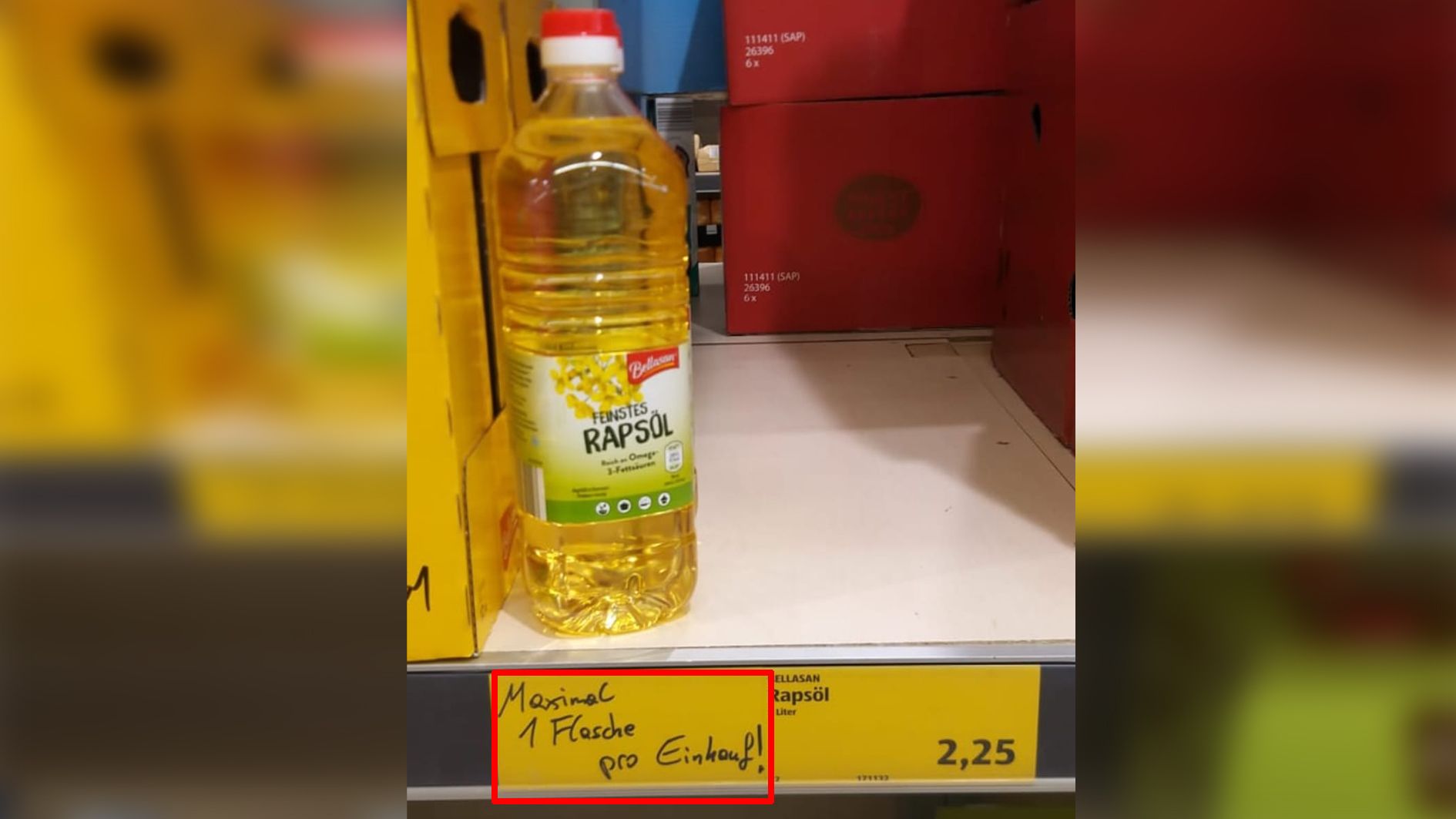 In der Filiale in der Siemensstraße konnte man am Montag nur eine Flasche pro Einkauf erwerben.