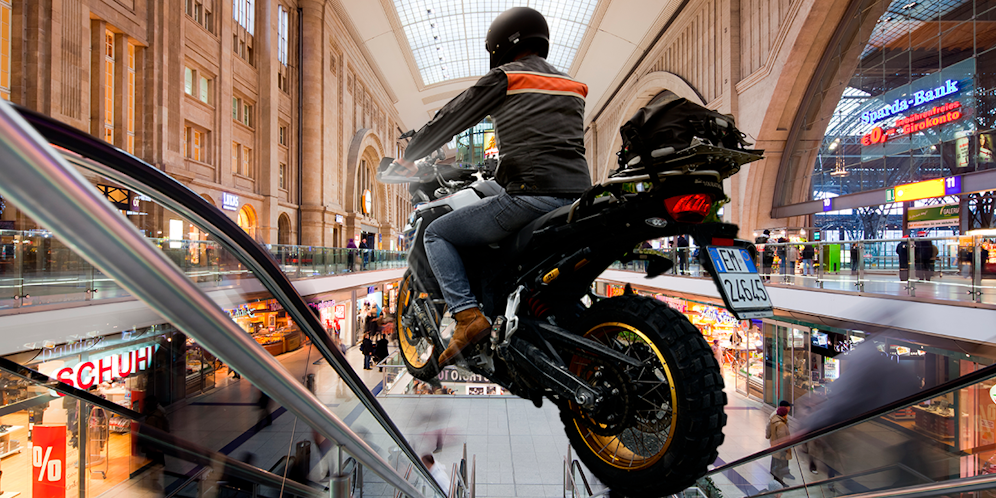 Ein 60-jähriger Motorradfahrer hielt am Wochenende die Innsbrucker Polizei ganz schön auf Trab (Symbolfoto, Collage)