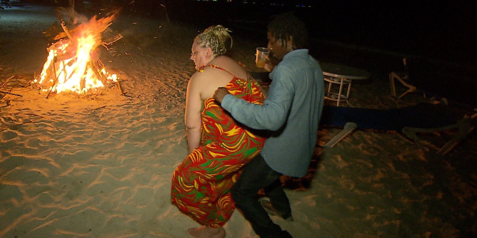 Nach einem feurigen Tanz wird die Nacht für Lydia noch besser.