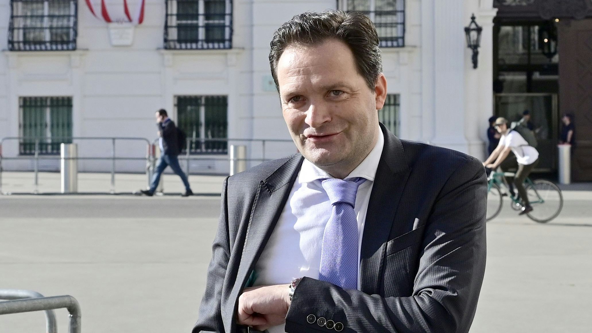 Download von www.picturedesk.com am 17.05.2022 (12:30).  ABD0086_20220510 - WIEN - ÖSTERREICH: Norbert Totschnig, designierter Landwirtschaftsminister am Dienstag, 10. Mai 2022, vor einem Gespräch mit Bundespräsident Van der Bellen in der Hofburg in Wien. - FOTO: APA/HANS PUNZ - 20220510_PD7714 - Rechteinfo: Rights Managed (RM)