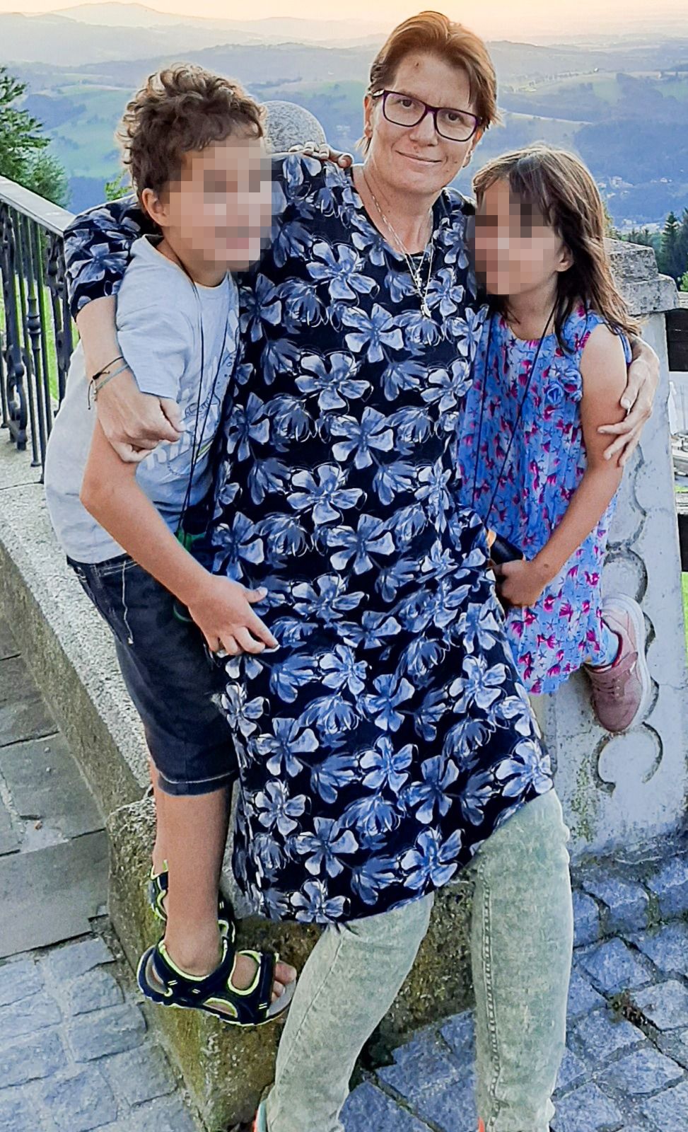 Sabine K. hatte einen Gehirntumor. Die Zwillingsmama fand danach nur schwer einen Job. Vom AMS fühlte sich sich im Stich gelassen.