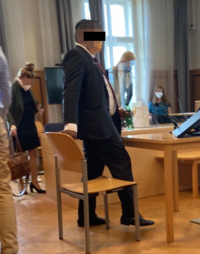 Der Angeklagte (41) in Neustadt vor Gericht