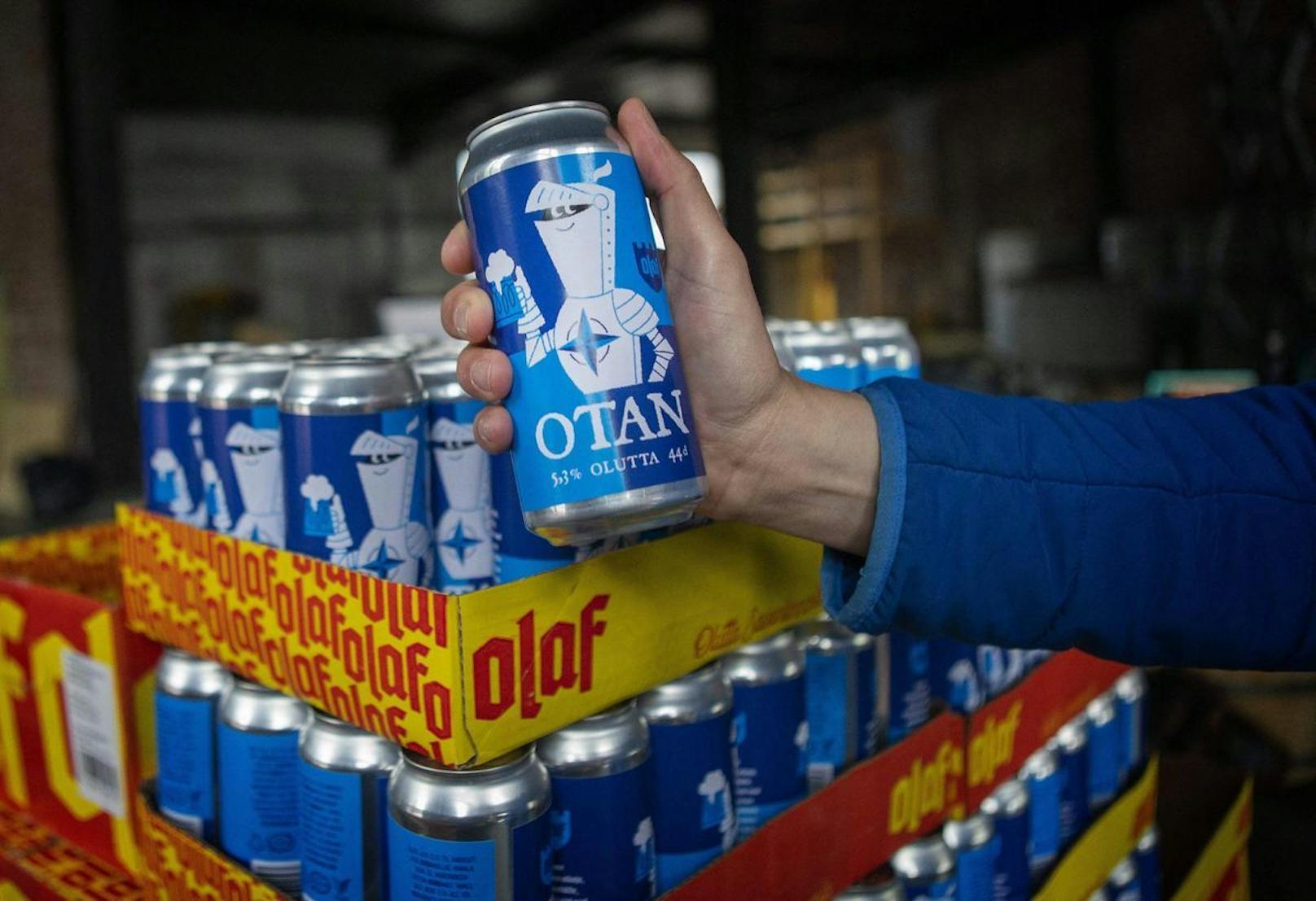 Eine finnische Brauerei hat anlässlich des Nato-Beitrittsantrages der Landesregierung ein spezielles Bier auf den Markt gebracht.