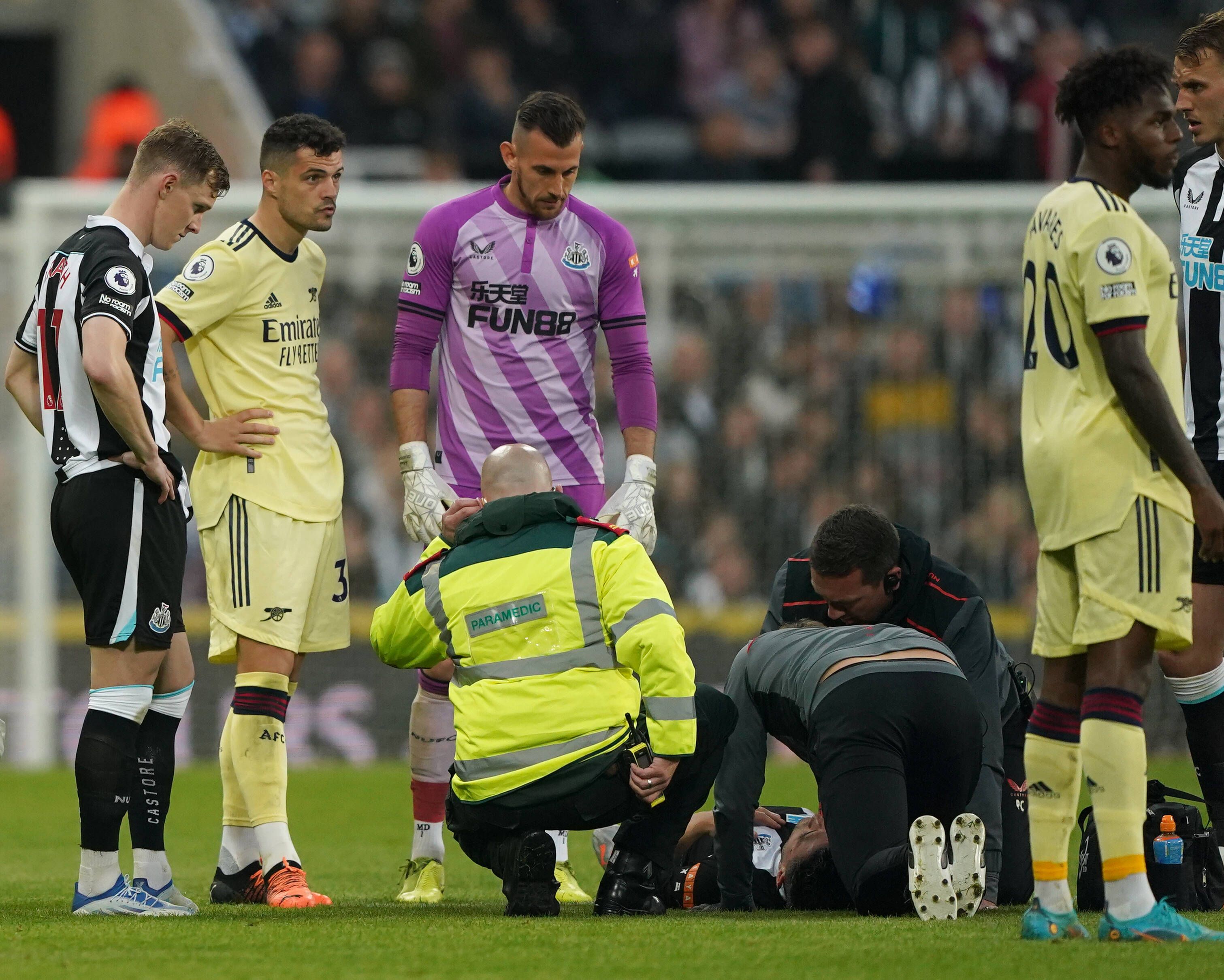 Newcastle United v Arsenal - Premier League - St. James Park Newcastle United s Fabian Schar receives treatment for a head injury during the Premier League match at St. James Park, Newcastle upon Tyne. Picture date: Monday May 16, 2022. EDITORIAL USE ONLY No use with unauthorised audio, video, data, fixture lists, club/league logos or live services. Online in-match use limited to 120 images, no video emulation. No use in betting, games or single club/league/player publications. PUBLICATIONxNOTxINxUKxIRL Copyright: xOwenxHumphreysx 66926689 