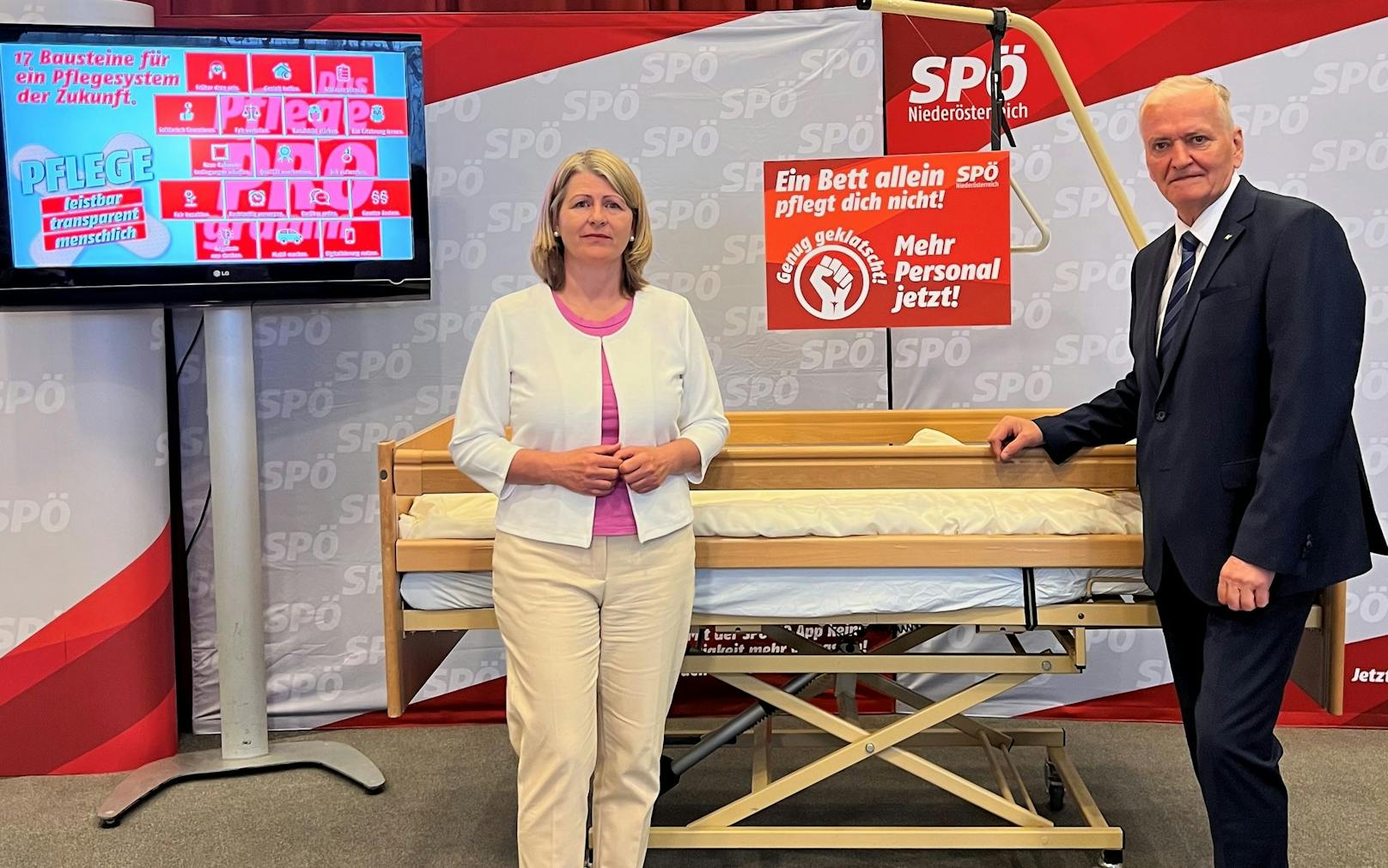 Franz Schnabl und Karin Scheele stellten das Pflegeprogramm der SPNÖ vor.