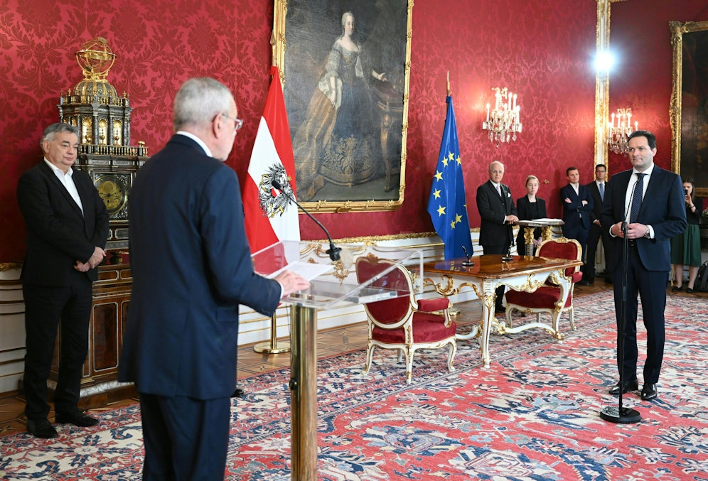 Am Mittwoch wurde Norbert Totschnig (r.) von Bundespräsident Alexander Van der Bellen als Landwirtschaftsminister angelobt. 