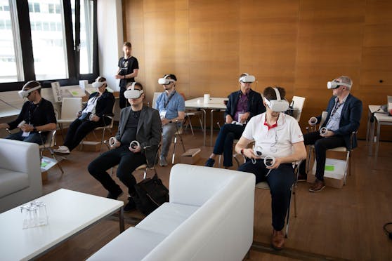 Parallel zur PK in der "realen" Welt konnten Teilnehmer über VR-Brillen einsteigen.