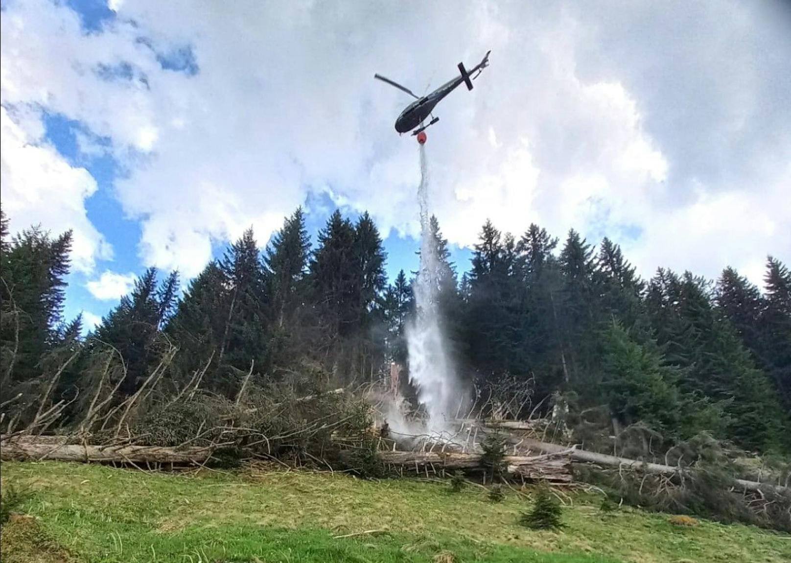 Eingeschlagener Blitz sorgt für Waldbrand in Tirol