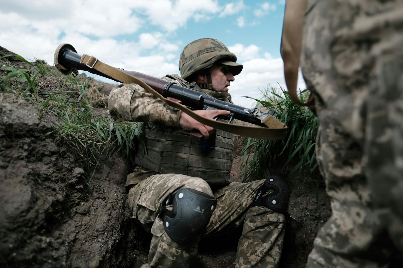 Auch fast drei Monate nach Kriegsausbruch wirbt die ukrainische Armee noch um freiwillige Mitglieder.&nbsp;