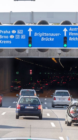 In der Nacht auf Montag brachte eine Wienerin ihr Baby im Kaisermühlen-Tunnel (A22) auf die Welt. Sie schaffte er nicht mehr rechtzeitig ins Spital.