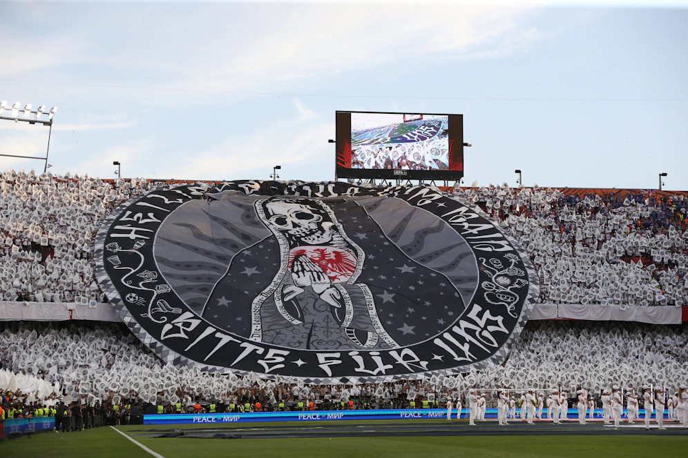 Der Frankfurt-Fanblock in Sevilla