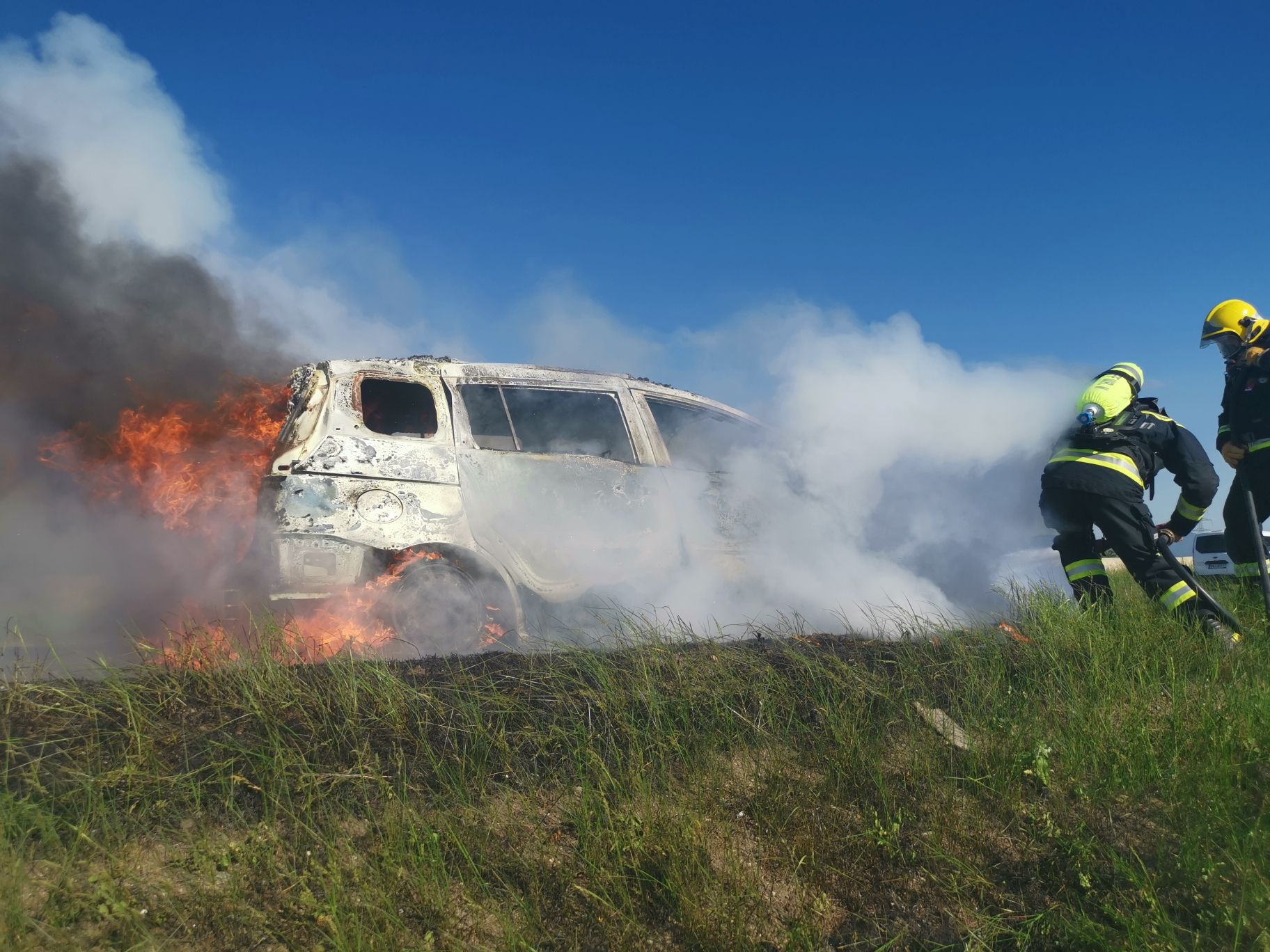 Die Feuerwehr im Löscheinsatz.