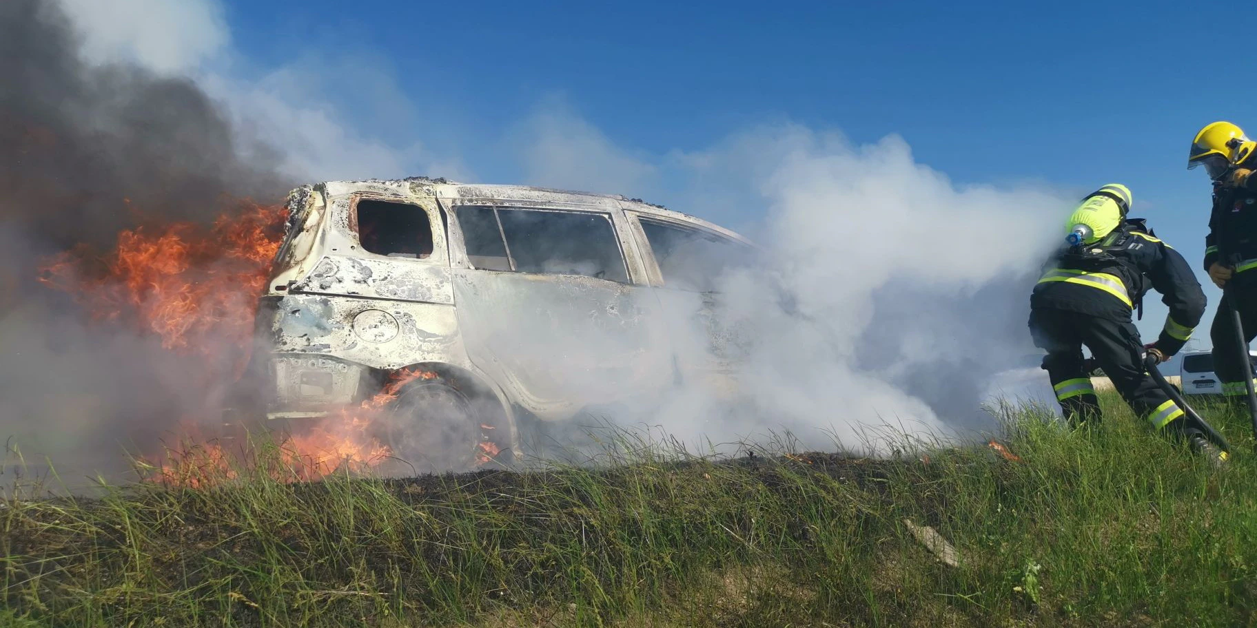 Die Feuerwehr im Löscheinsatz.
