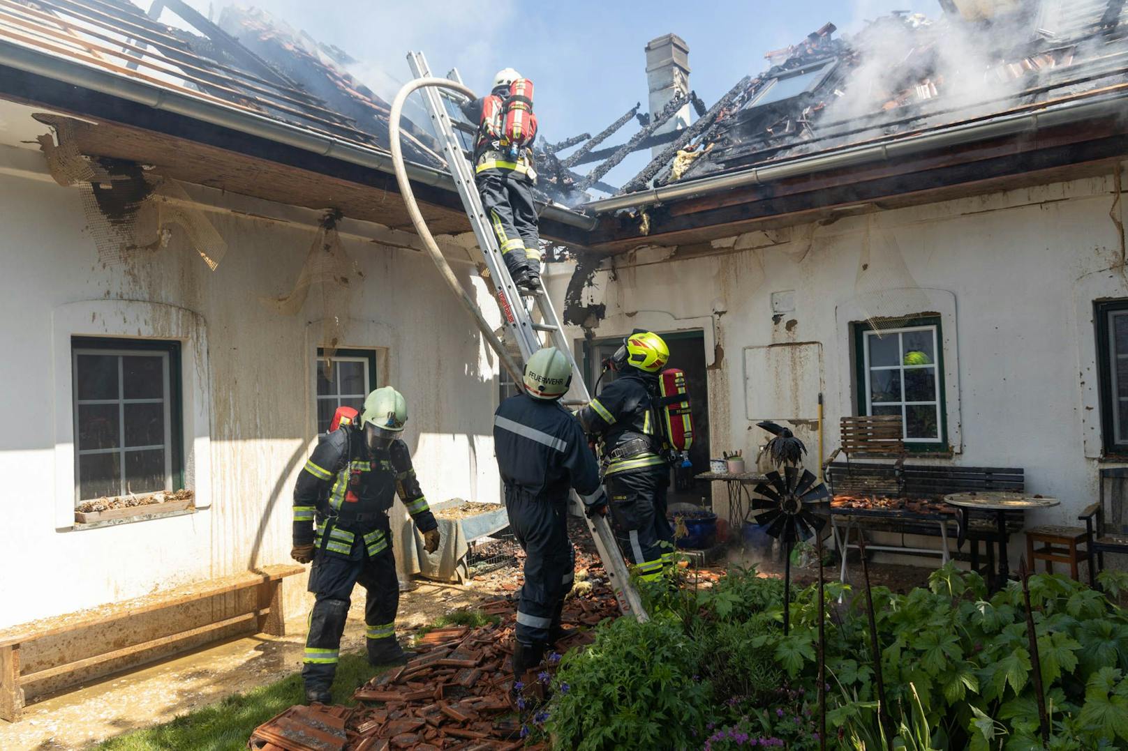 Höchste Alarmstufe bei Wohnhausbrand im Bezirk Hollabrunn