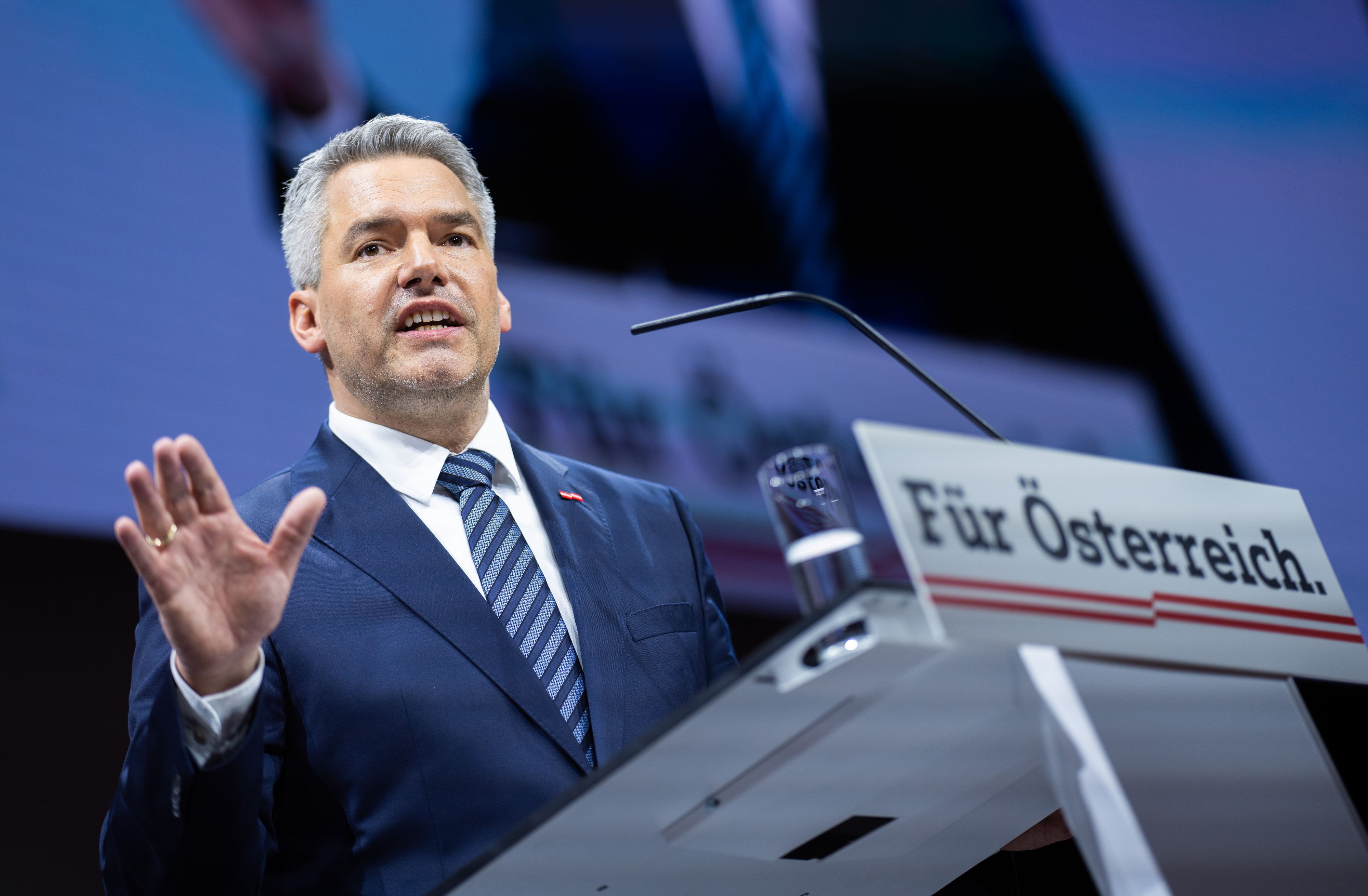 Download von www.picturedesk.com am 18.05.2022 (08:05).  ABD0111_20220514 - GRAZ - ÖSTERREICH: Bundeskanzler Karl Nehammer am Samstag, 14. Mai 2022, im Rahmen eines ÖVP-Bundesparteitages in Graz. - FOTO: APA/GEORG HOCHMUTH - 20220514_PD4742 - Rechteinfo: Rights Managed (RM)