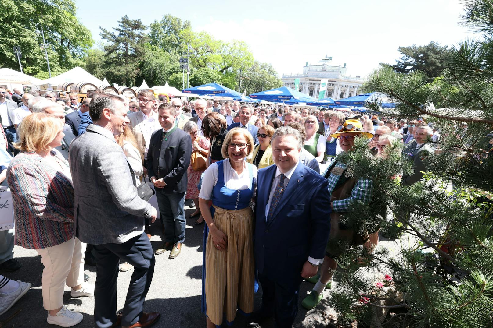 Landeshauptfrau Johanna Mikl-Leitner und Bürgermeister Michael Ludwig mischten sich unter die Menge.