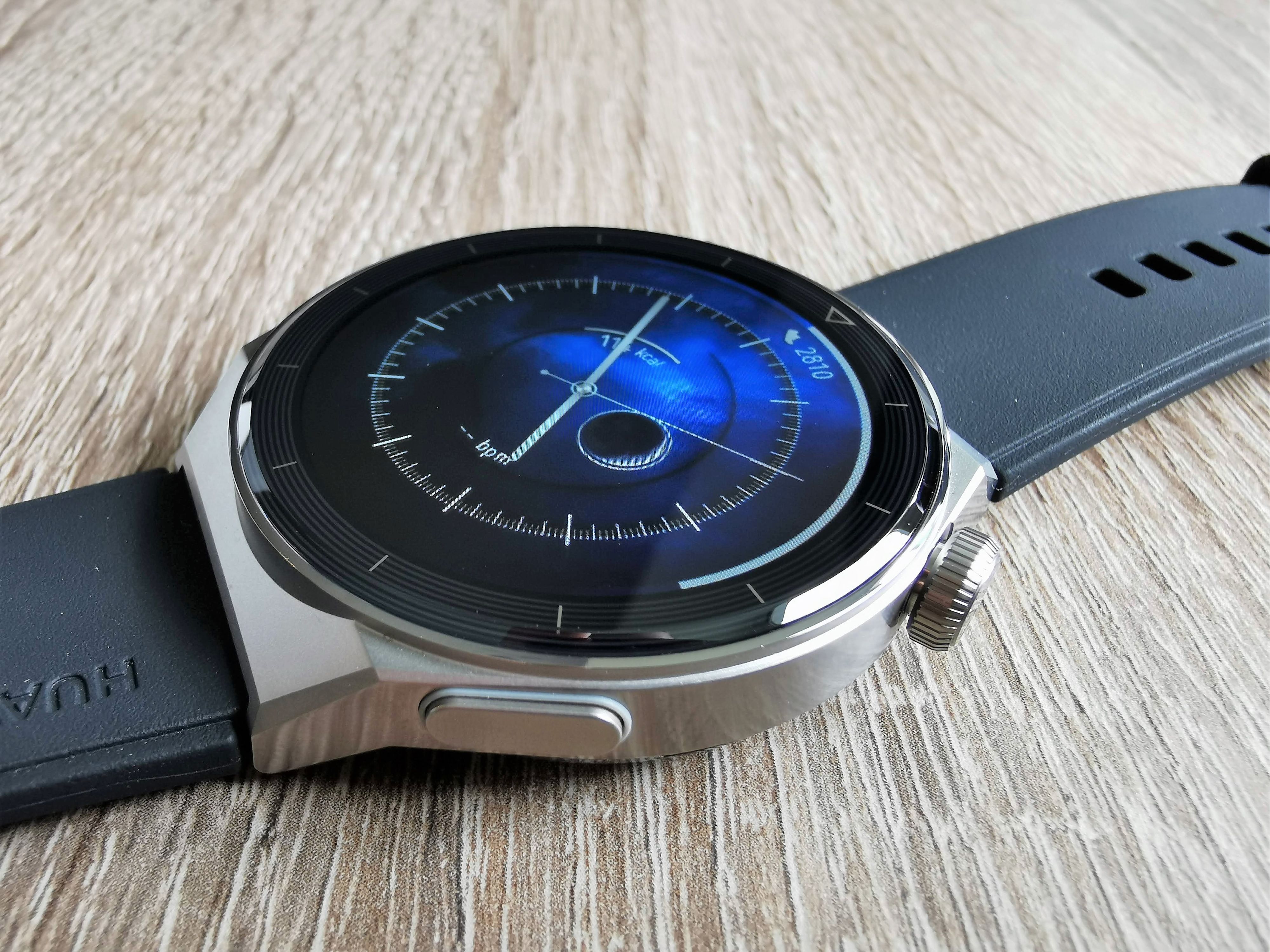 Huawei Watch GT3 Pro im Test: Sieht schick für den Business-Termin aus, ist aber auch überaus sportlich.