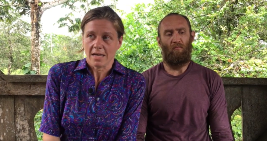 Das russische Paar flüchtete vor Putin.