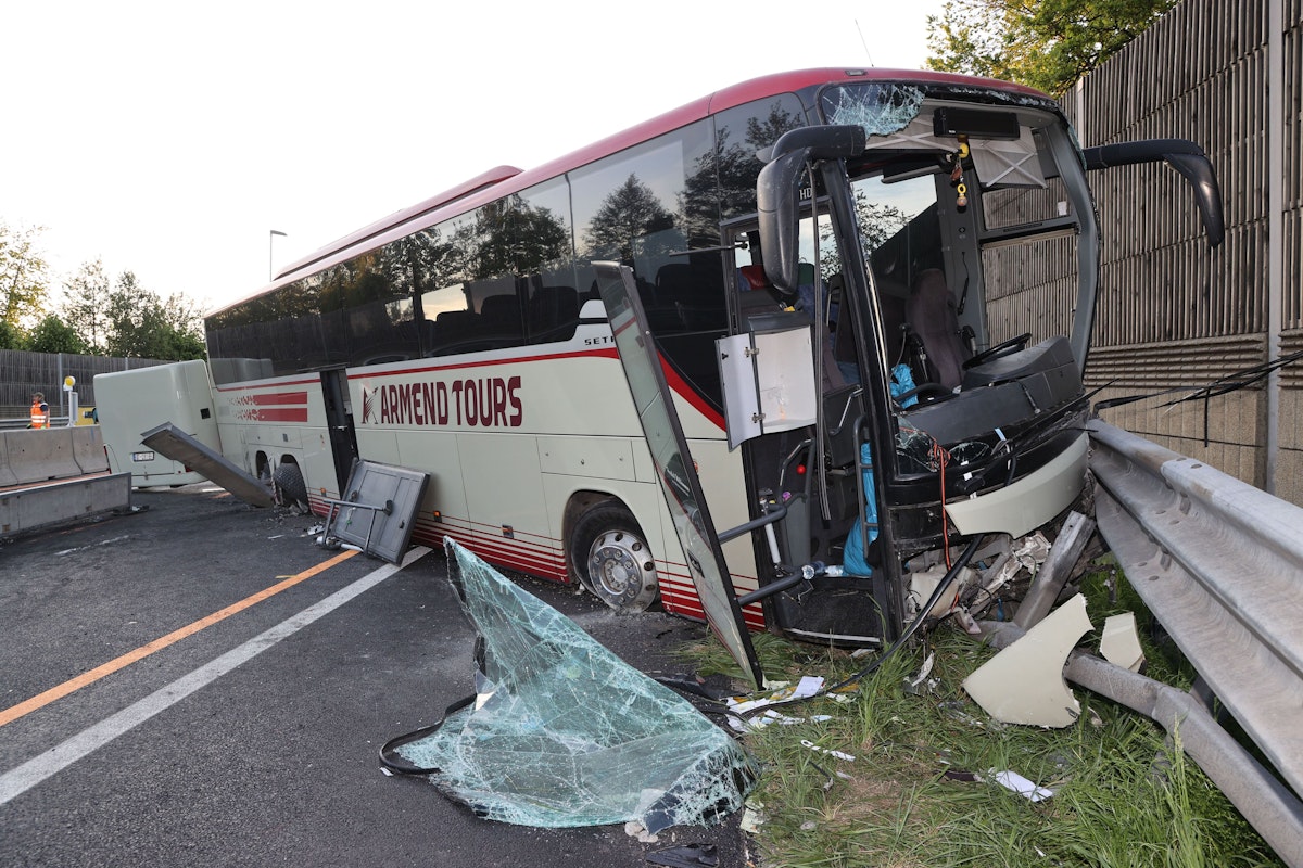 Verkehrsunfall mit einem Reisebus auf der Westautobahn auf Höhe Eugendorf/Salzburg in Fahrtrichtung Wien.