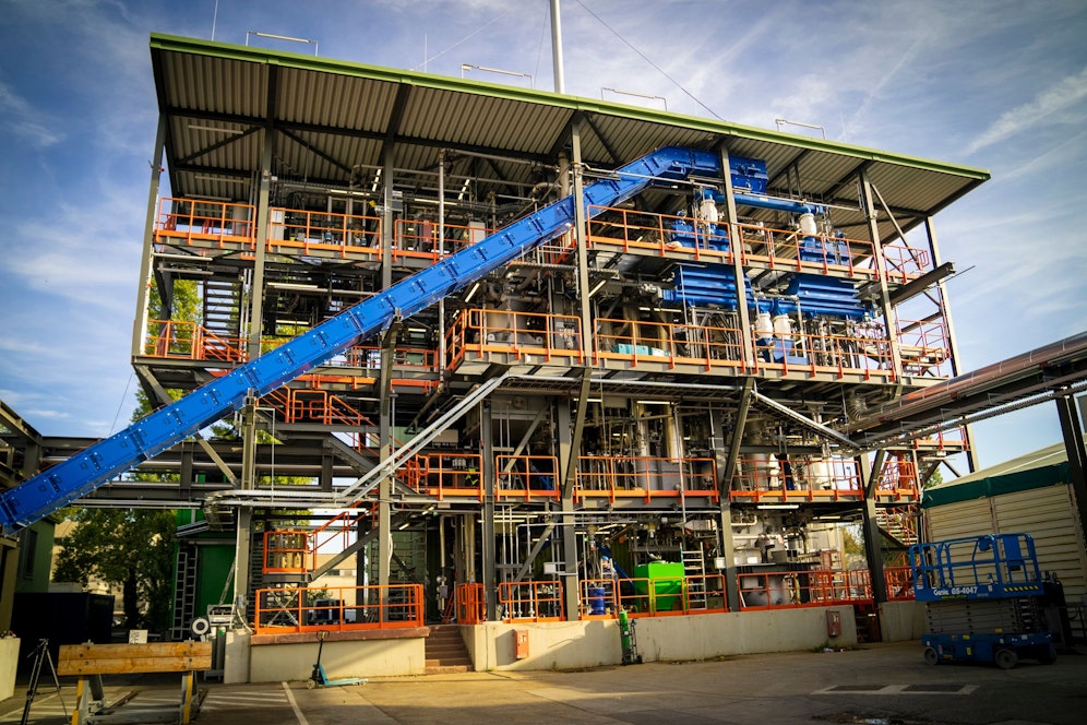 In der weltweit ersten Forschungsanlage dieser Art in Simmering werden Abfälle und Reststoffe zu grünen Treibstoffen.&nbsp;