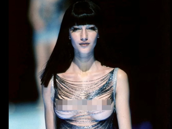 "Ich hoffte, mein Vater sieht das Bild nie." sagt das Model über ihren ersten Laufsteg.