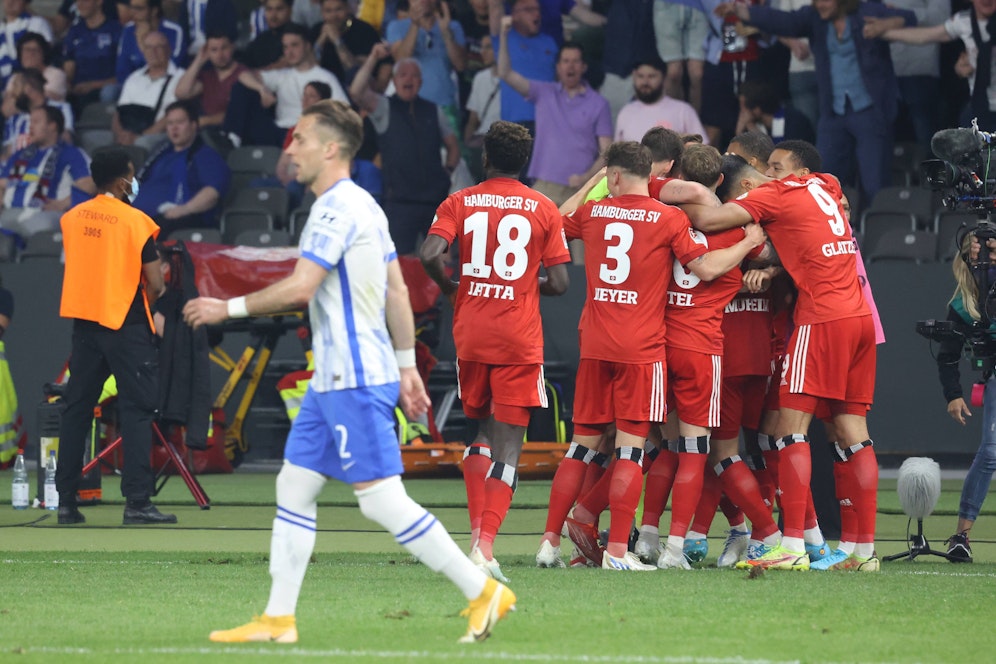 Der HSV jubelt in Berlin