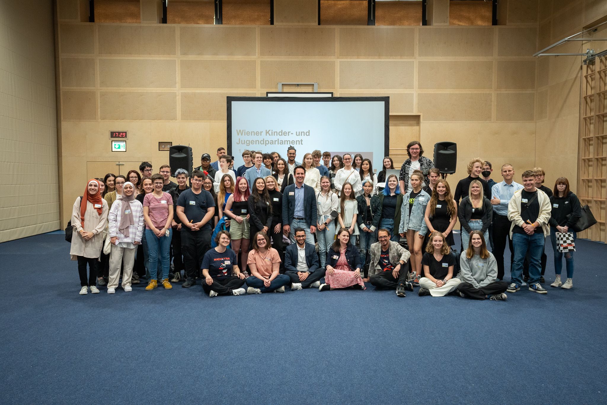 Jugendstadtrat Christoph Wiederkehr (Neos) besuchte das Plenum des ersten wienweiten Kinder- und Jugendparlaments.