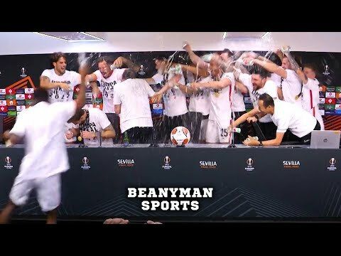 Die Eintracht-Stars stürmten die Pressekonferenz von Coach Oliver Glasner. 