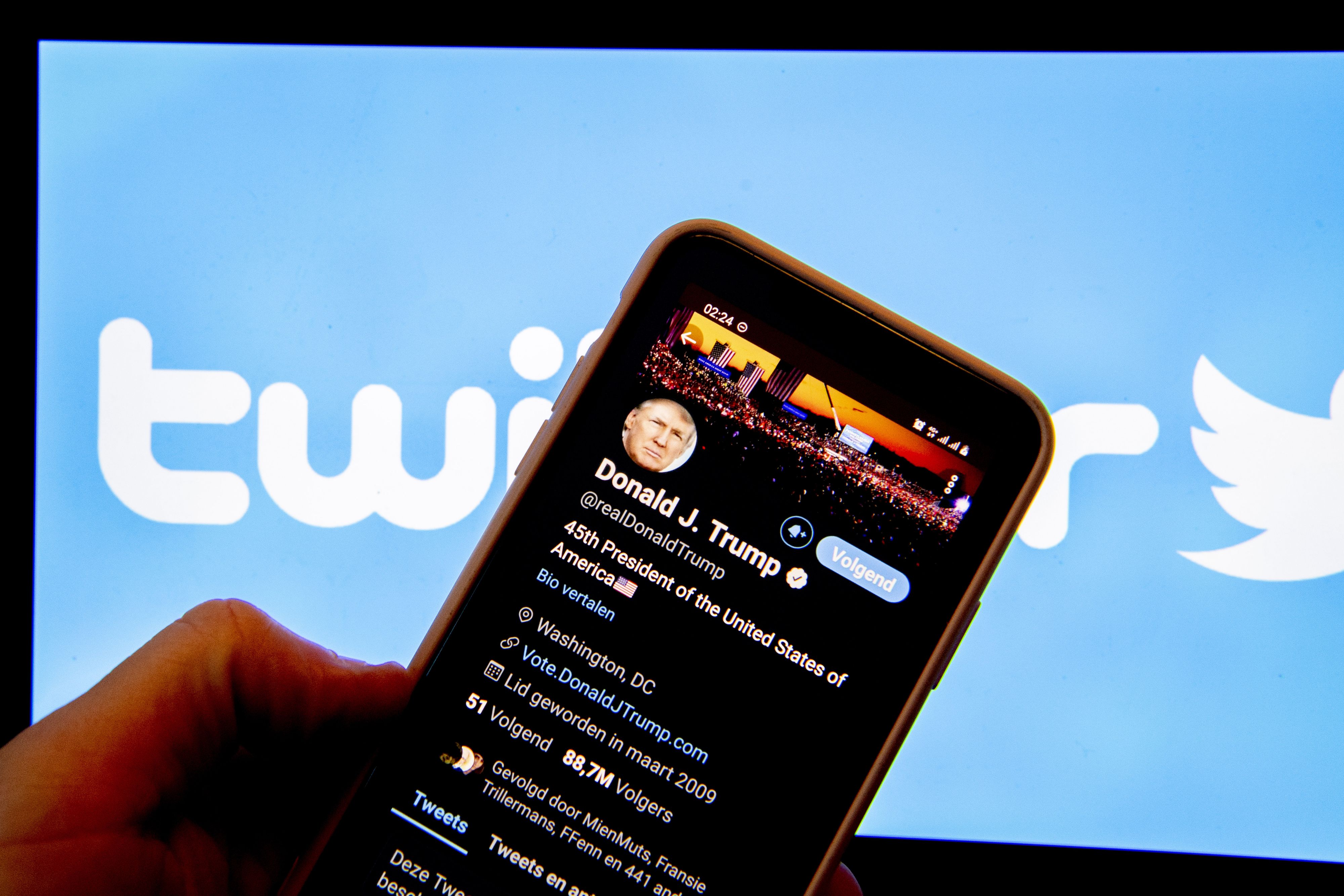 Elon Musk gab auch bekannt, dass er bei einer Twitter-Übernahme den gesperrten Account von Ex-Präsident Donald Trump freigeben würde.