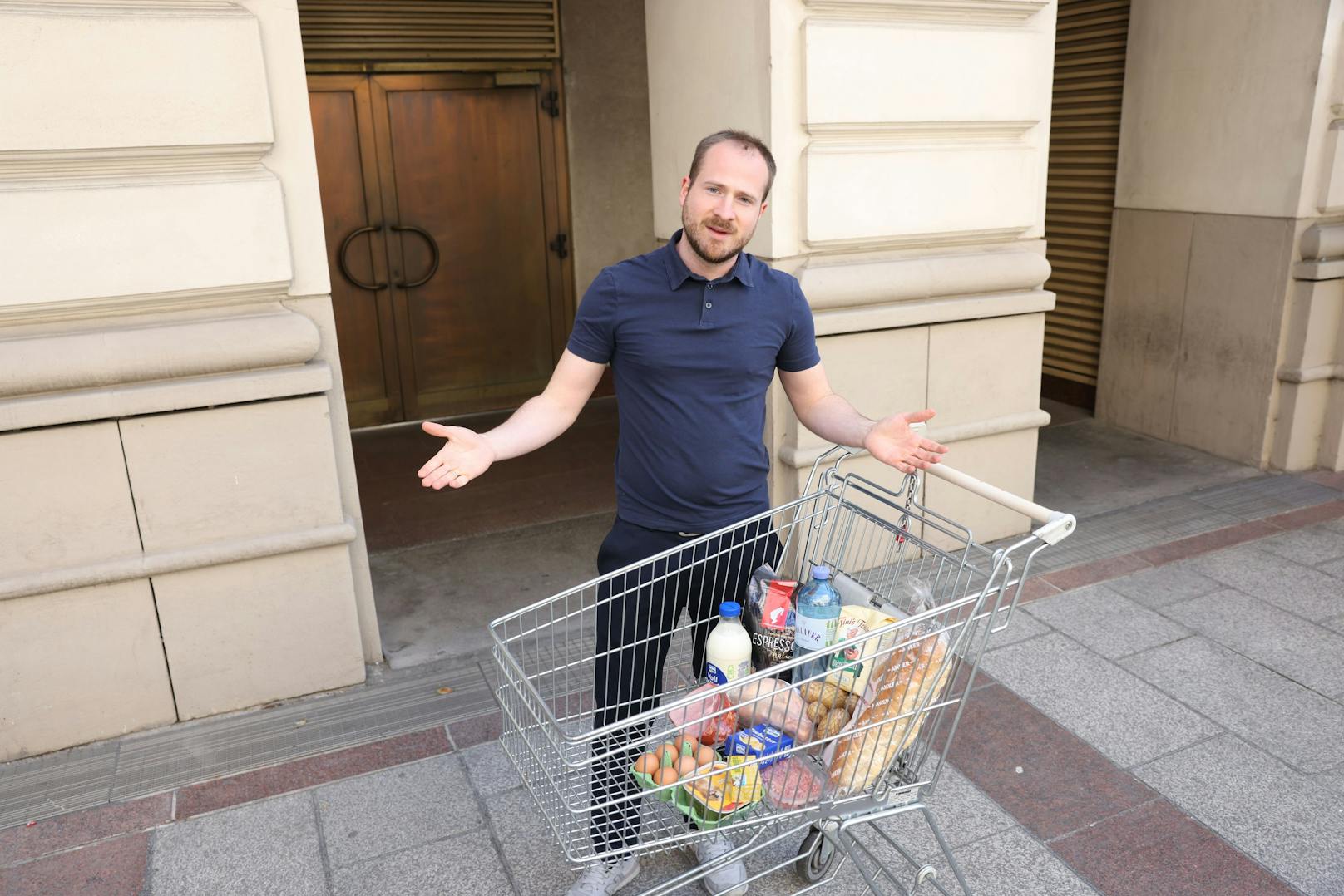 Einkauf, Teuerung, Warenkorb, Einkaufswagen: Reporter Tomsits zahlte 8 Euro für einen Grund-Einkauf.