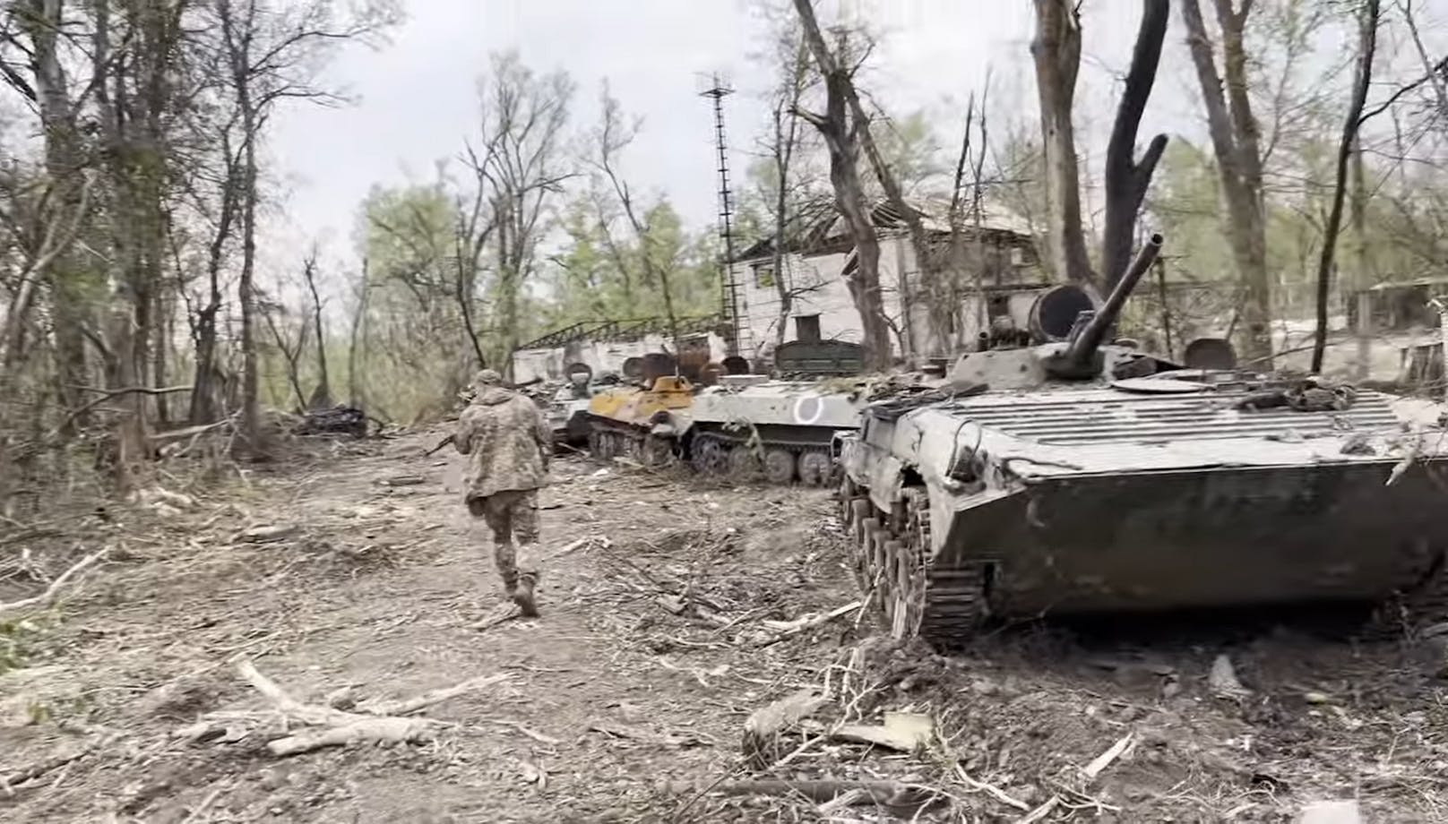 Der "Panzer-Friedhof" zeigt die massiven Verluste der russischen Truppen.